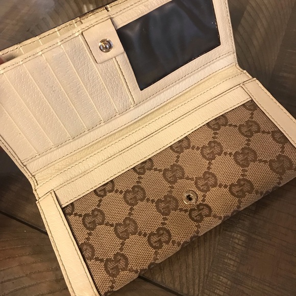 Authentic Gucci Bifold Wallet - Picture 9 of 16